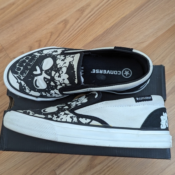 Converse Van Style Skull Graphic Shoe Size 7.5 Women's/ 6 Men's - Picture 4 of 13